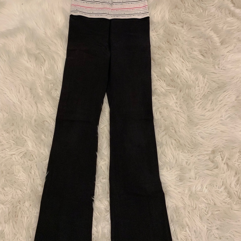 Victoria’s Secret supermodel essentials yoga pants